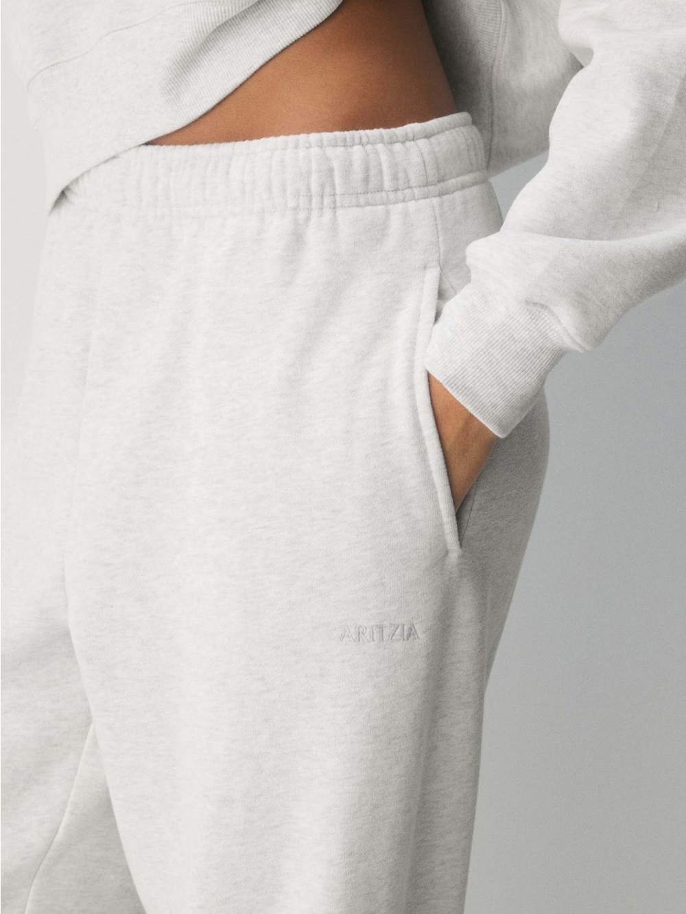 Aritzia Sweatfleece Cozy Fleece Joggers in Off-White - Picture 2 of 10